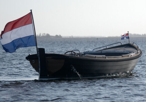 Rondvaartboot Bootverhuur Haaglanden op open water